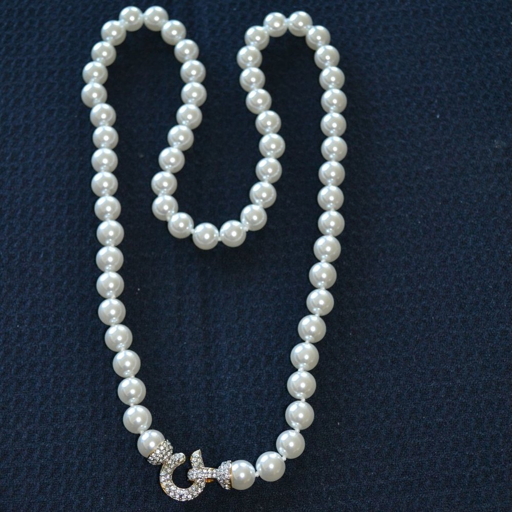 Stunning 32" Pearl Necklace & Rhinestone Closure